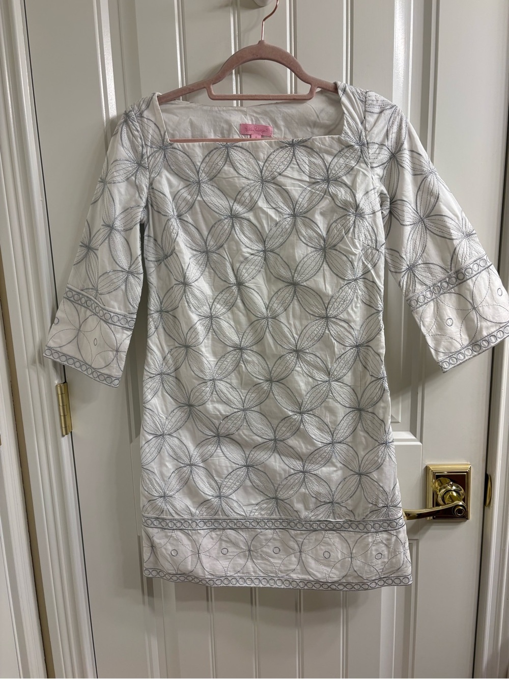 Lilly Pulitzer Lyla Embroidered White Dress in Silver As Good As Gold Size 0 EUC